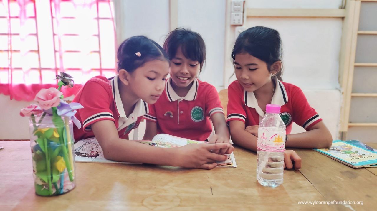 Reading book - greenwayschoolsamrong (1)