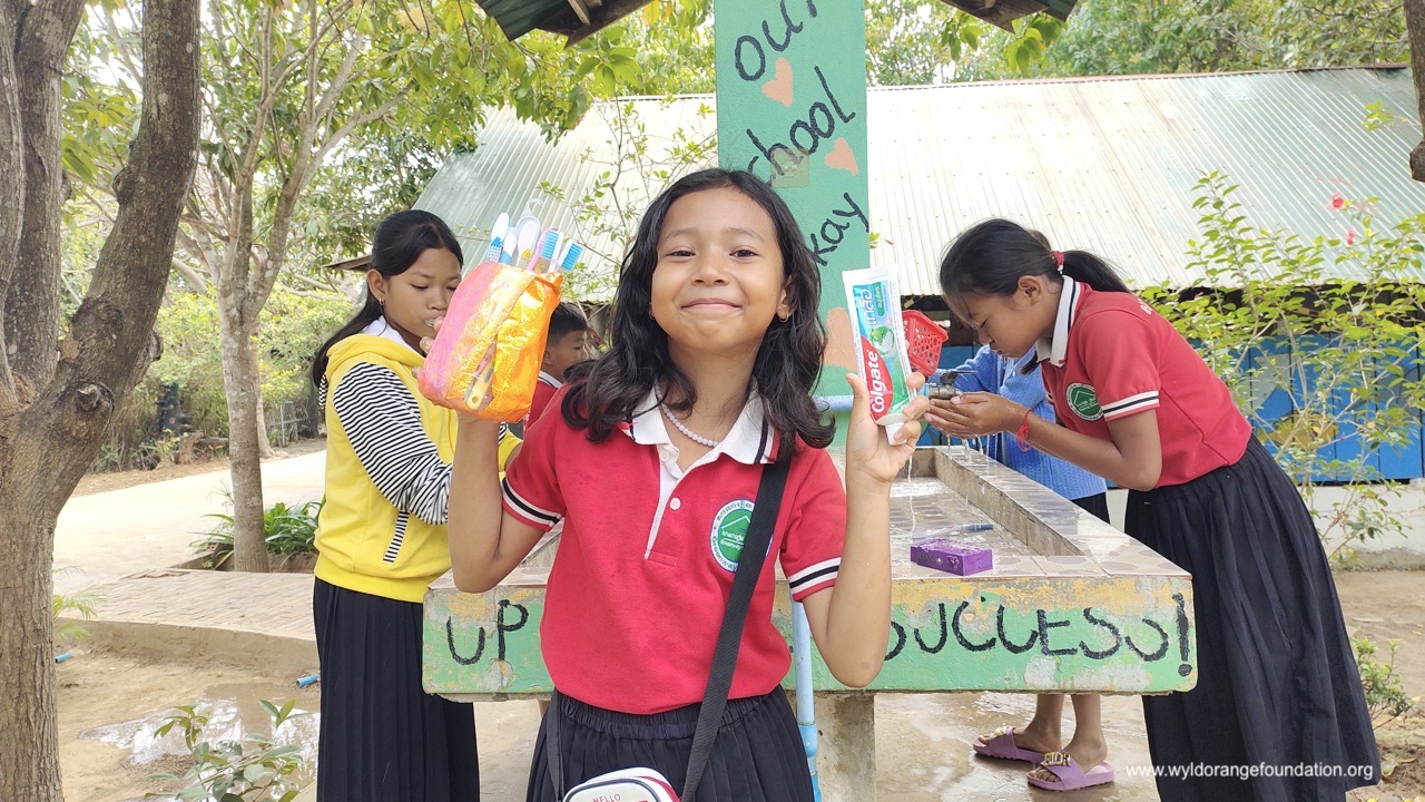 Tooth brushing - greenwayschoolsamrong (1) Large