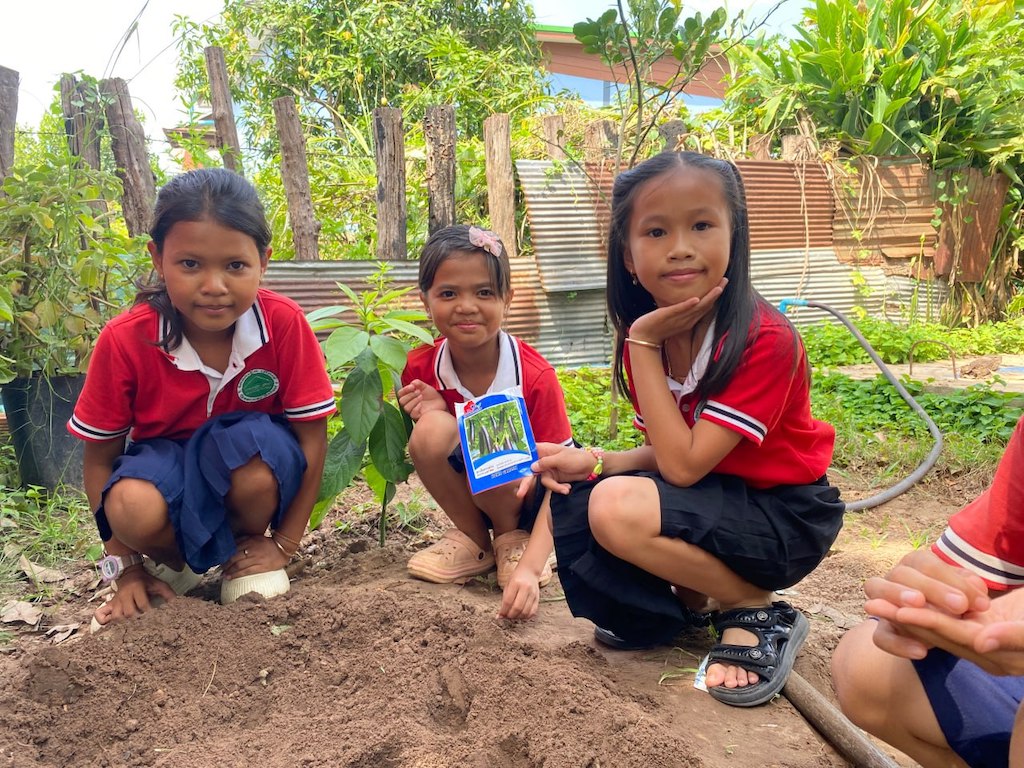 Planting Vegetables (1) - greenwayschoolsamrong wyld orange foundation